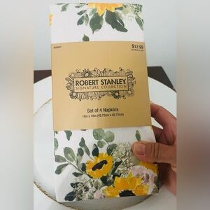 Hobby Lobby Robert Stanley Floral Napkins - Green and Yellow. Set of 4 napkins